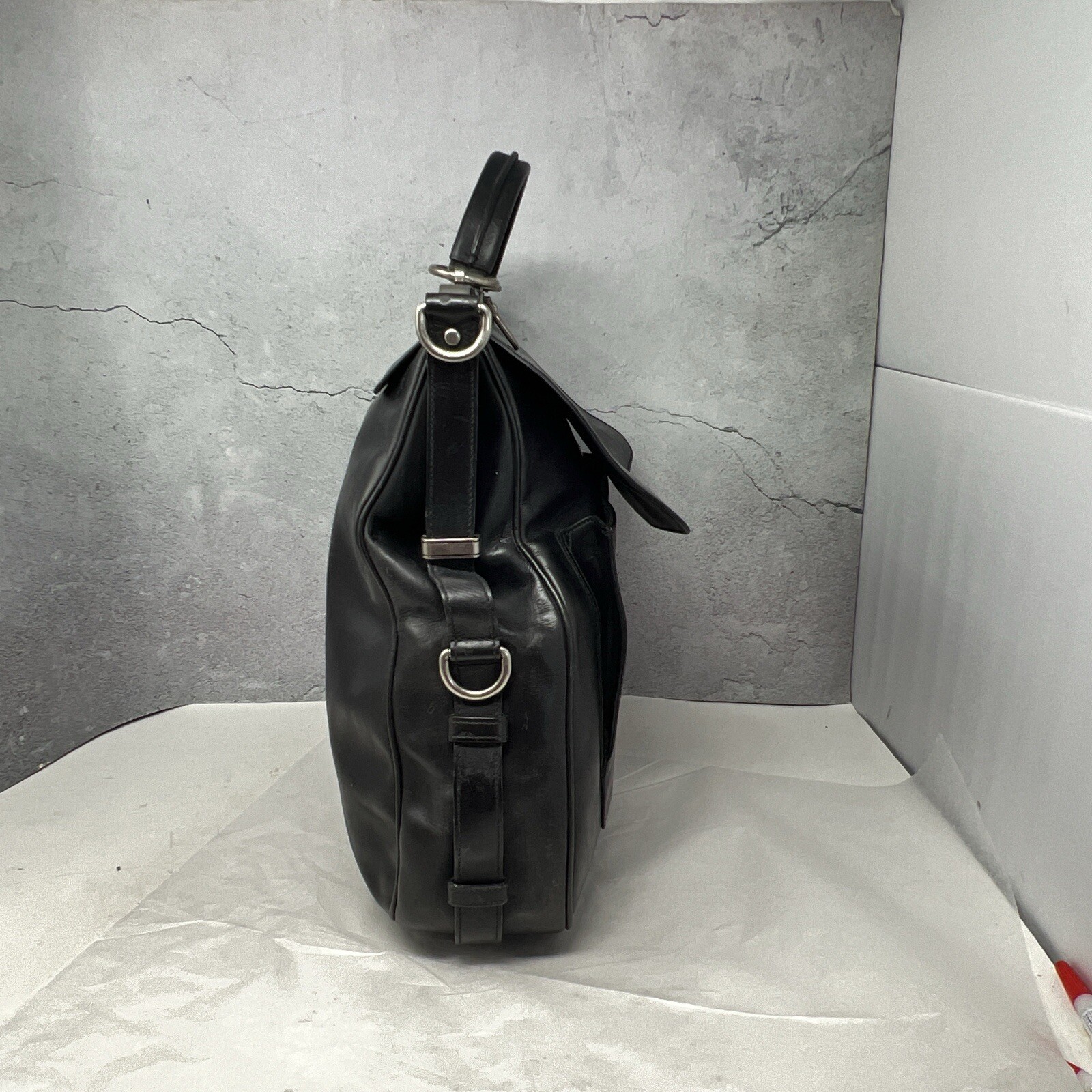 Saint Laurent borse tracolla vintage nere in pelle di vitello pesante con manico superiore.