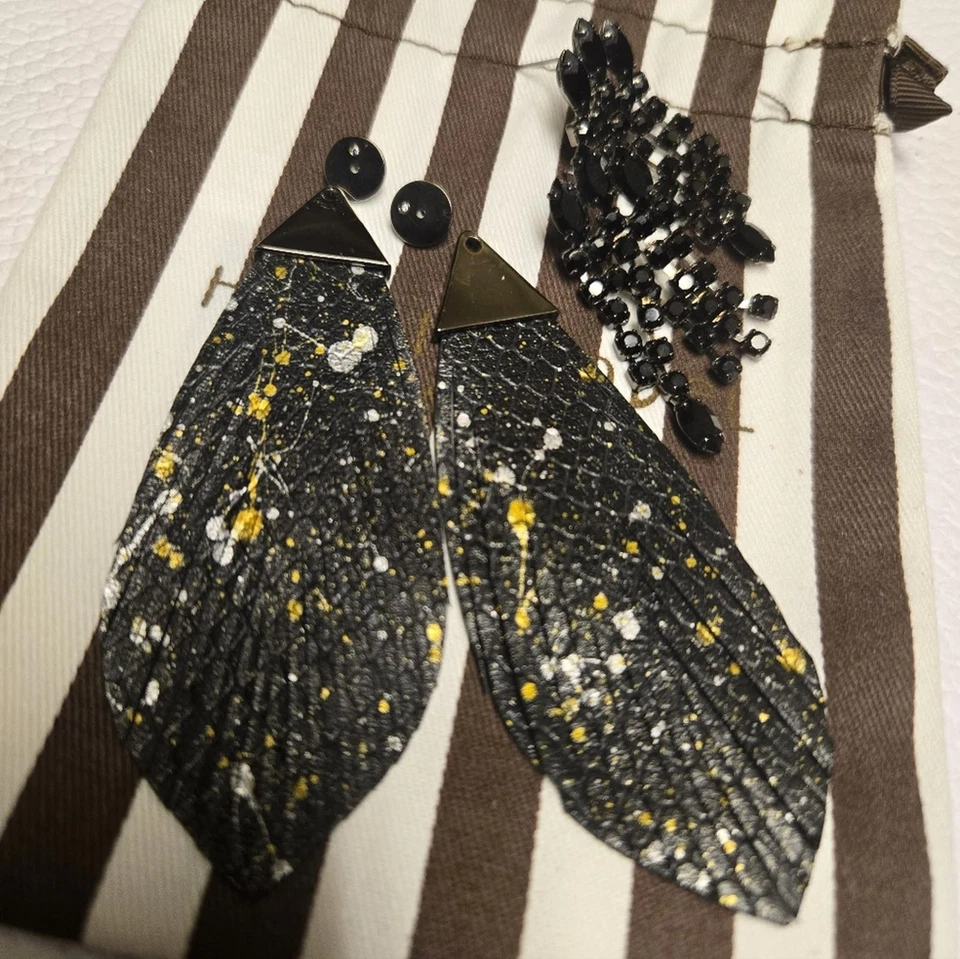 Pendientes de plumas Henri Bendel Lenox usados en excelente estado Foto 4 de 4