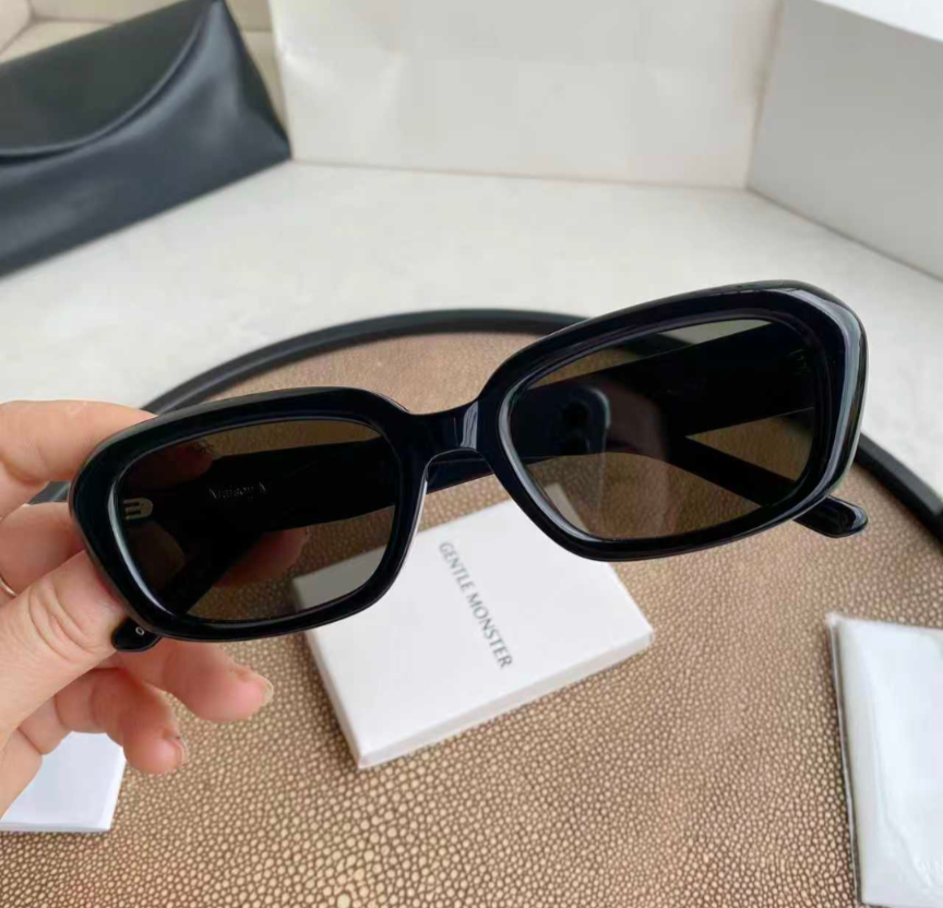 Gentle Monster Maison Margiela MM207 01 Oval sunglasses Black/Gray Gentle Monster Maison Margiela MM207 01 Oval sunglasses Black/Gray