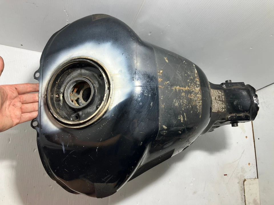2006 Honda Cbr 1000rr Gas Tank (Some Rust See Pics) (OEM) — 第 2/4 张图片
