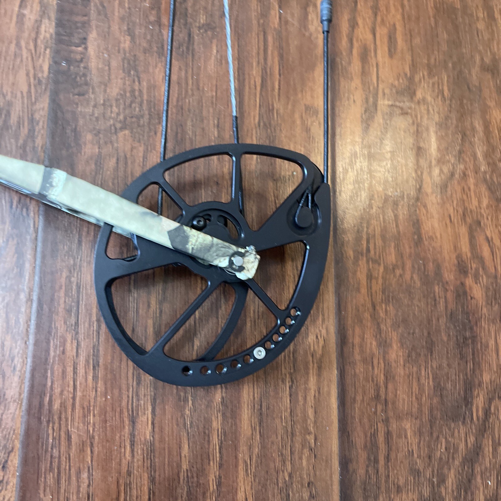 BOWTECH Diamond Archery Core Right Hand Compound Bow Bag Arrows