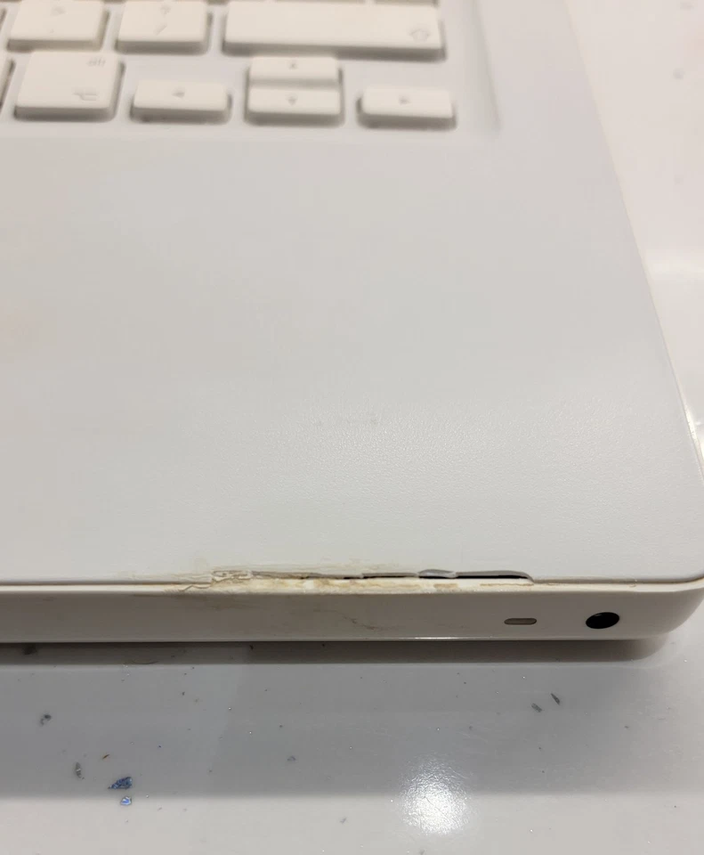 Apple Macbook Pro 13" Early 2008 A1181 Intel Core 2 Duo 2.4ghz 2gb Ram Working  - Image 2 of 4