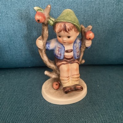 Hummel GOEBEL Figur 142 ''Apfelbaumjunge'' 4'' Junge schwingend mit hängenden Früchten 