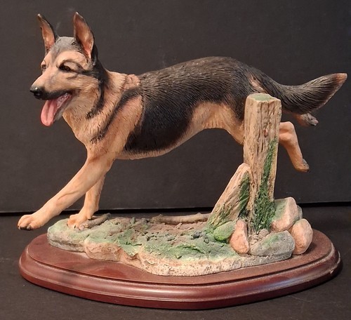 Vintage Teviotdale "German Shepherd (Running)" Figurine 1984 Scotland