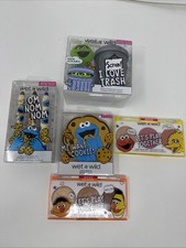 Paquete de conjunto de maquillaje Sesame Street Wet N Wild - rubor, iluminador, esponja, espejo