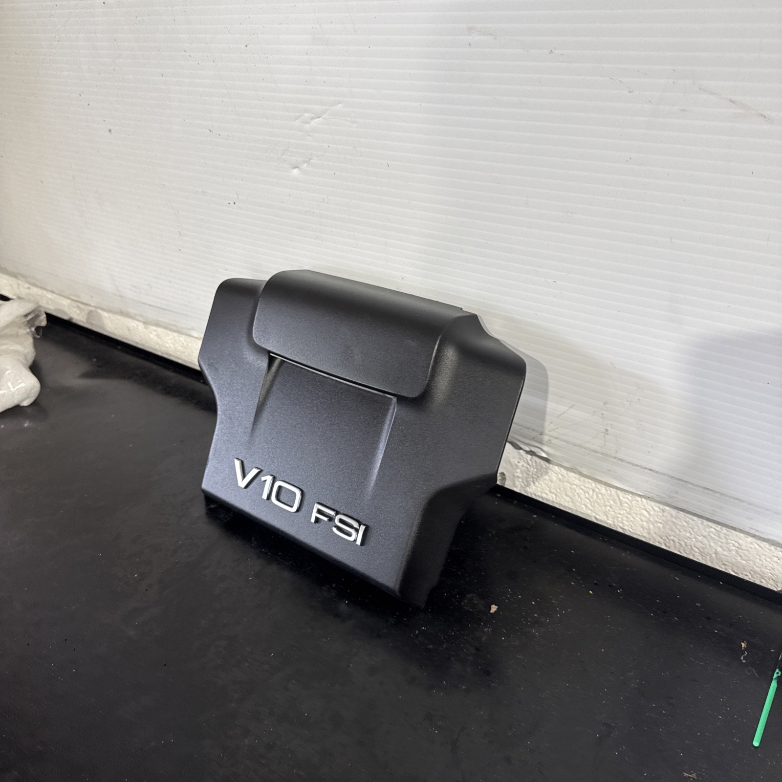 2015 Audi R8 v10 OEM AWD 5.2L ENGINE APPEARANCE TRIM COVER PANEL 420103926