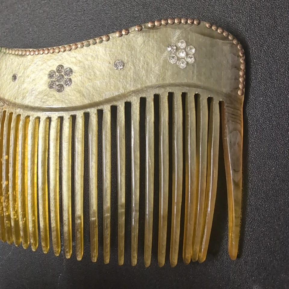 Antiguo juego de peine de cuerno de piedra con caparazón de tortuga  Foto 3 de 4