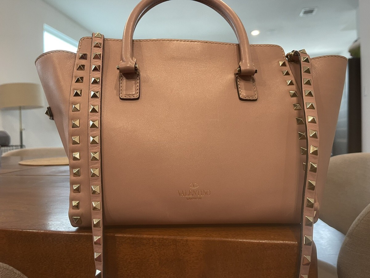 ショルダーバッグ Valentino Garavani Shoulder bags Beige Rockstud Small leather shoulder bag in beige - Valentino