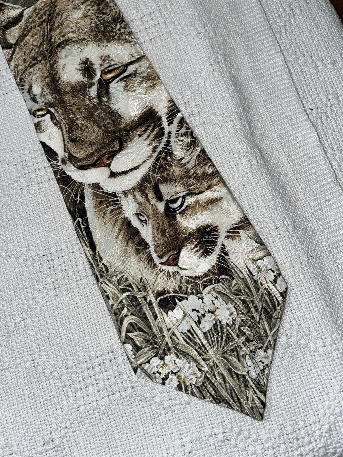 The Greenwich Workshop “Cougars" Dress Tie Mens Size 55” Tan Cougar Motif Party