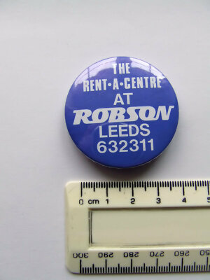 THE RENT-A-CENTRE AT ROBSON LEEDS PIN ANSTECKER 4,5 CM QUER