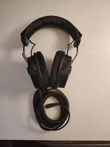 Beyerdynamic DT 990 Pro 250 Ohm Open-Back Headphones In Good Condition