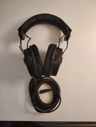 Beyerdynamic Dt 990 Pro 250 Ohm Studio Headphones Beyerdynamic DT 990 Pro 250 Ohm Open-Back Headphones In Good Condition