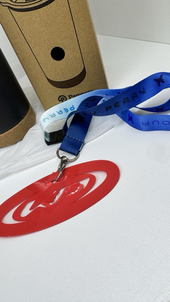 Katy Perry Lifetimes Tour VIP Merch Bundle: Térmica Cup + Lanyard