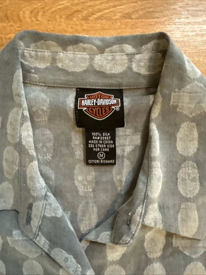 Harley Davidson Silk Button Down SS Mens Size M Embroidered Logo Gray Skulls - Image 3 of 4