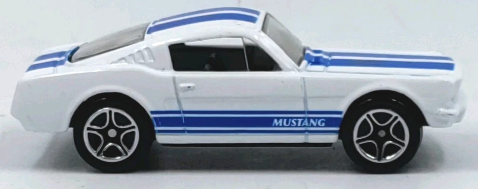1998 MATCHBOX 1965 Ford Mustang GT Fastback #72 White Blue Stripes 1:66 Diecast - Image 3 of 4