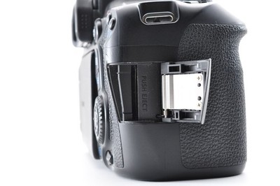 AS-IS Canon EOS 70D Body Only Digital SLR *For Parts or Repair