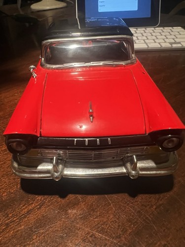 ROAD SIGNATURE 1/18 Ford Ranchero Courier Sedan Delivery 1957 En Boite