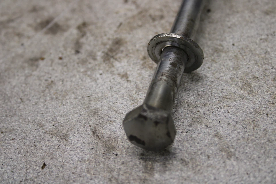 Honda Benly Touring 150 CA95 1964 basculante trasero perno eje de pivote T5-0767. OA Foto 4 de 4