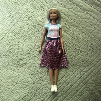 Barbie Fashionistas 120 Blond with Blue Streak Straight Hair Skirt