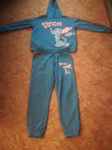 Blauer Kinder Ausanzug . S