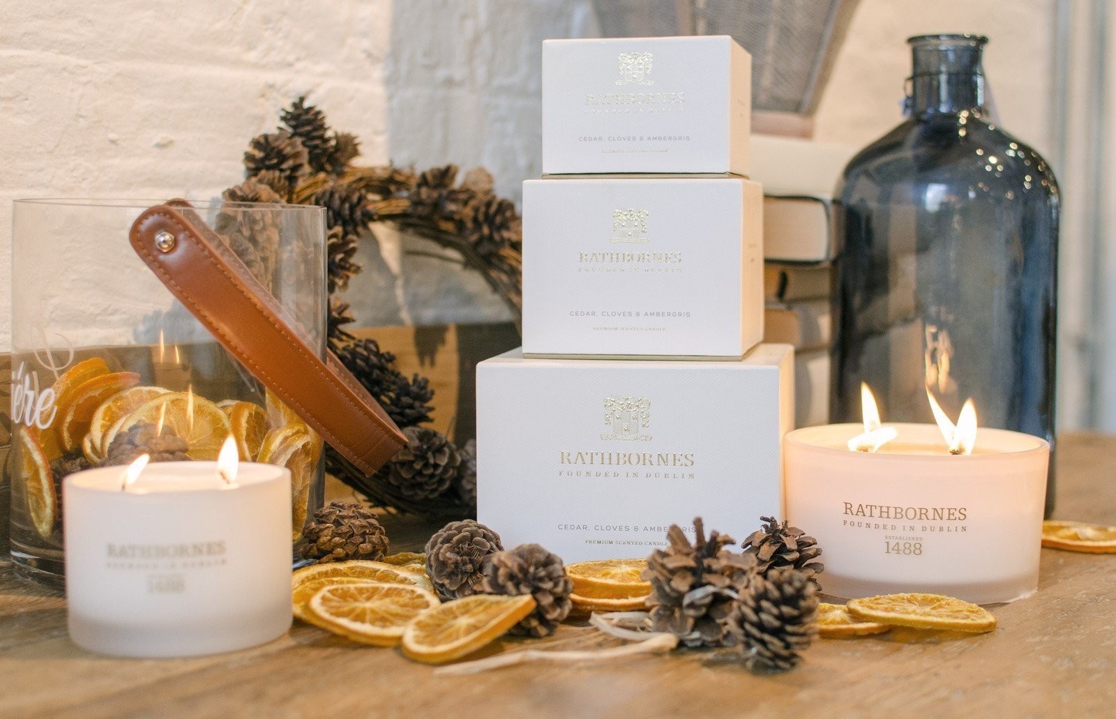 Rathbornes Cedar, Cloves & Ambergris Scented Luxury Travel Candle (Spicy/woody)