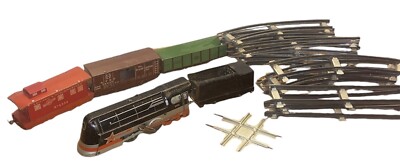 Hafner Trains Windup Locomotive 2000 4 Cars 15 Track Crosstrack Caboose READ