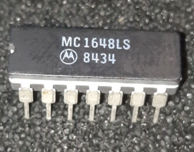 1x  MC1648L - DIC14 - Voltage Controlled Oscillator - MOTOROLA  ( NOS ) MC1648LS