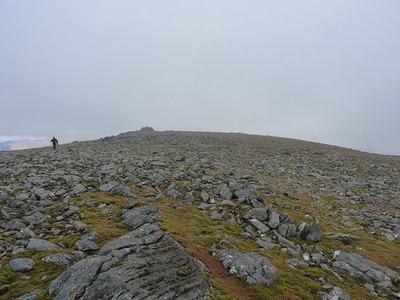 Photo 12x8 Descending from the summit Chno Dearg Heading off southeastward c2017
