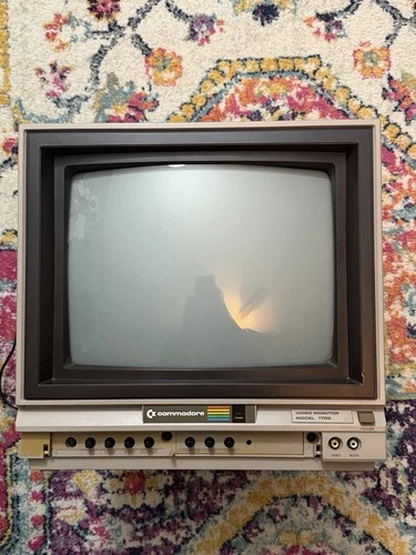 Vintage Commodore 1702 CRT Color Video Monitor Good Tested Retro Gaming 1984