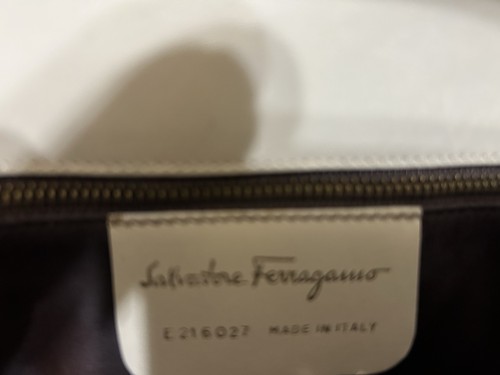 designer handbags authentic SAXVATORE FERRAGAMO  E216027