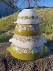 PYREX Cinderella Mixing Bowl Set of 4 Spring Blossom Green Crazy Daisy 440-1