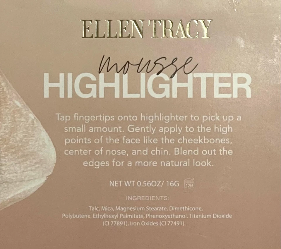 Iluminador Ellen Tracy Mousse XL compacto para un brillo húmedo fresco y natural. Foto 2 de 3