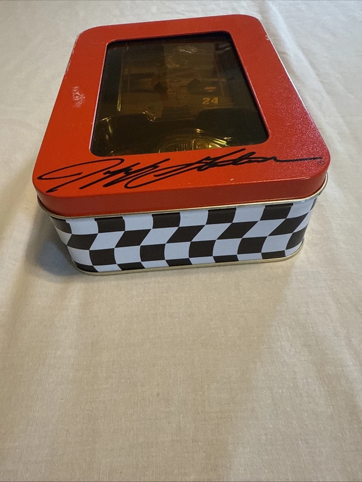 De colección 2002 NASCAR Jeff Gordon #24 Champion Tin 1:64 Die-Cast Car & Card Foto 2 de 4