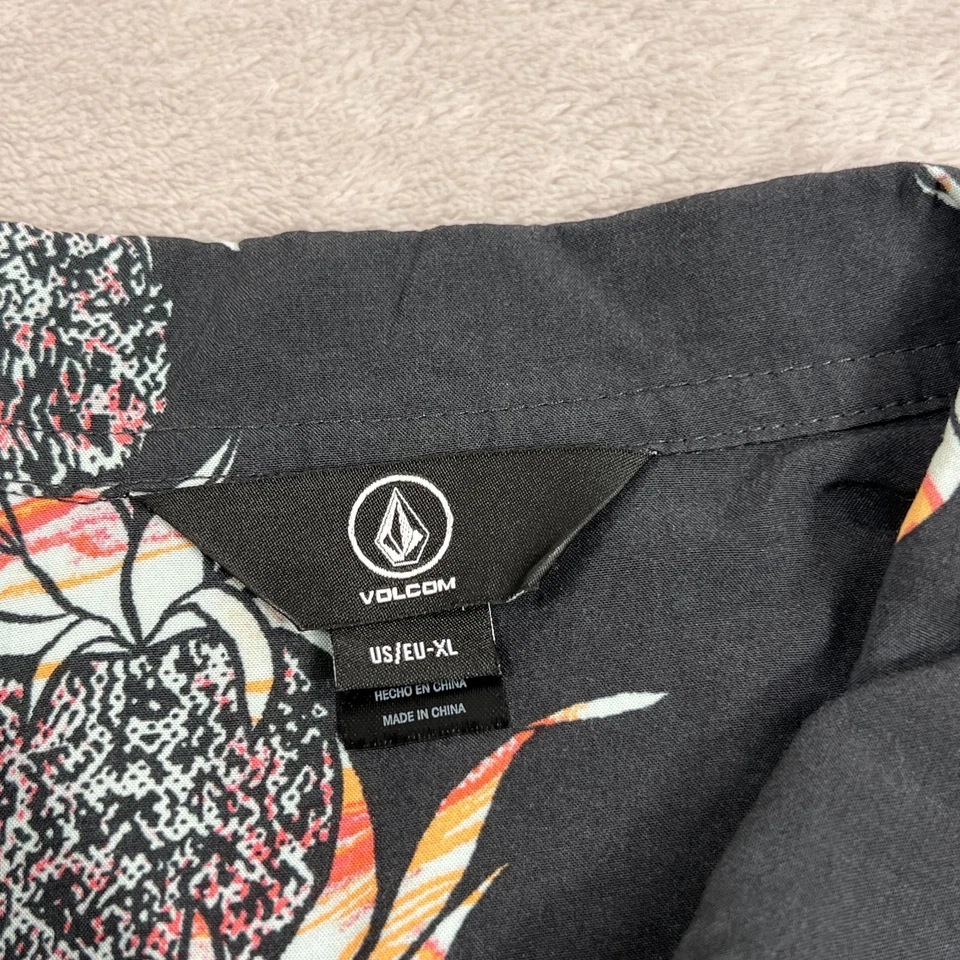 Volcom Shirt Mens XL Black Pineapples Button Up Short Sleeve Viscose Lyocell - Image 4 of 4
