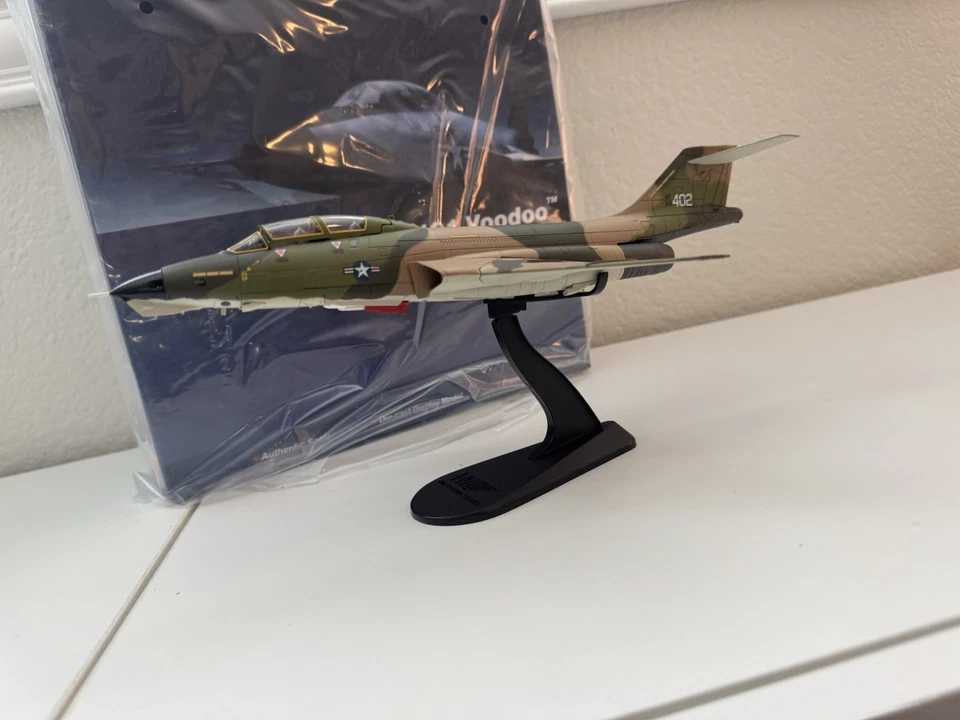 Hobby Master 1/72 RF-101B Voodoo USAF 192nd TRS NV ANG Hubbard Field NV HA3714 - Image 2 of 4
