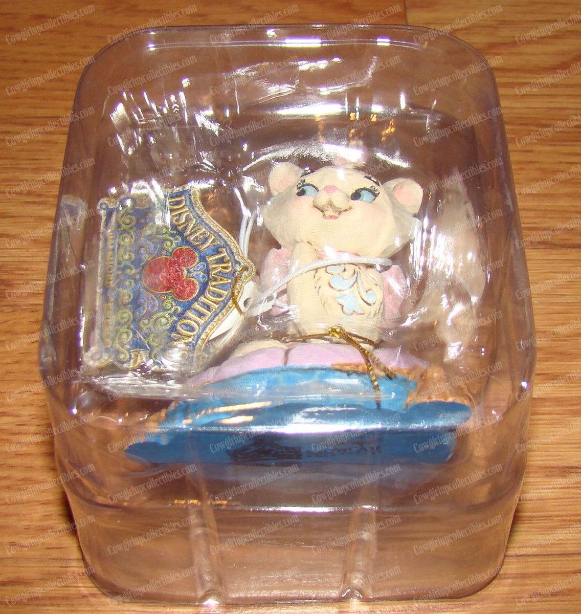 Disney Traditions by Jim Shore, MARIE on PILLOW (4054288) The