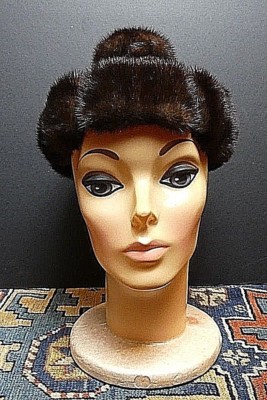Vintage Women display picture 1