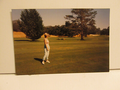 VINTAGE FOUND PHOTOGRAPH COLOR ART OLD PHOTO SEXY WHOTE WOMAN GOLF COURSE PIC