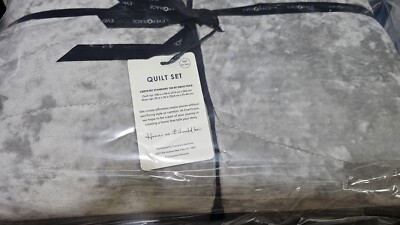 Evegrace Wave  King Size Quilt Set Charcoal Grey Bedspread (108 X 96 In) 3 Pcs.