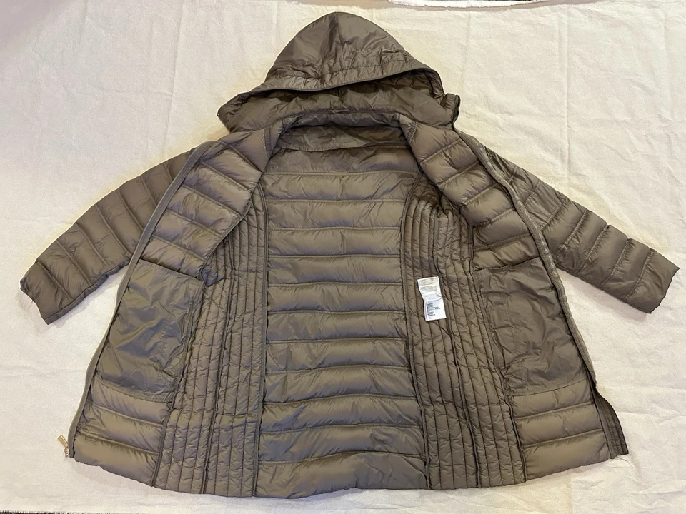 CHAQUETA ABRIGO DE INVIERNO CON CAPUCHA ACOLCHADA AZUL MARINO MICHAEL KORS - PEQUEÑA Foto 2 de 4