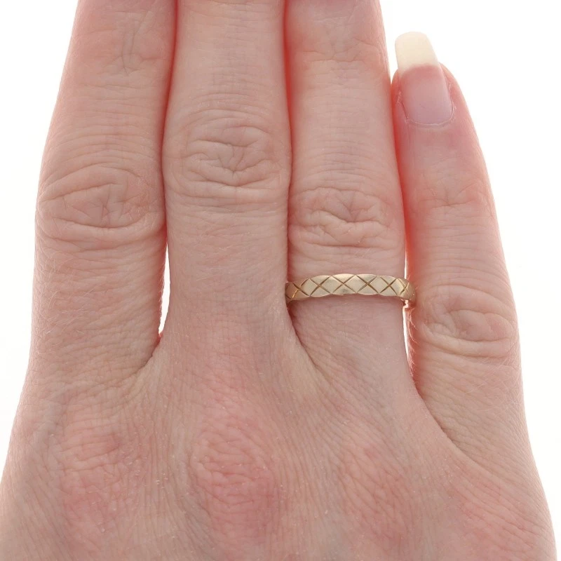 Mini Alianza Chanel Coco Crush Oro Beige - Anillo de Boda Grabado 18k Talla 6 Foto 2 de 4