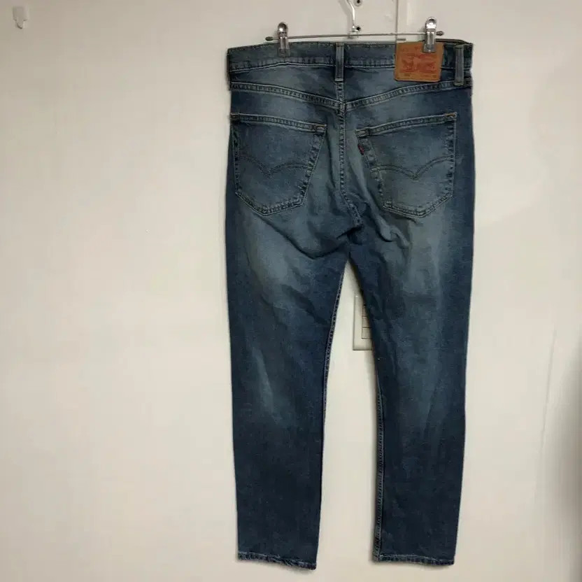 Levi's Men's 32-inch Slim Fit Jeans - Excellent Condition thumbnail 2