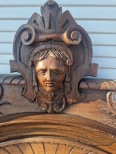 Fantastique antiques pediment