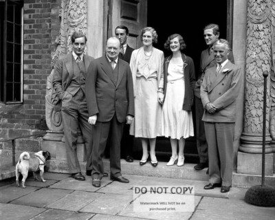 WINSTON CHURCHILL & FAMILY WITH COMEDIAN CHARLIE CHAPLIN - 8X10 PHOTO (BB-326)