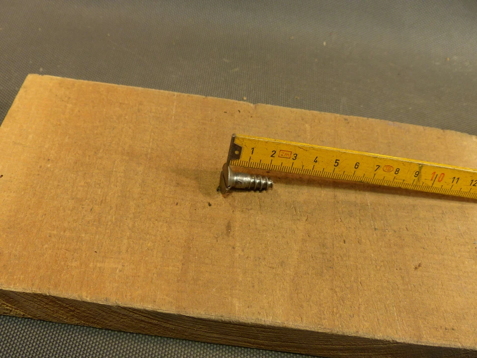 Lot de vis à bois tete fraisée ancien stock quincaillerie 7x20  50 pièces - Photo 4/4