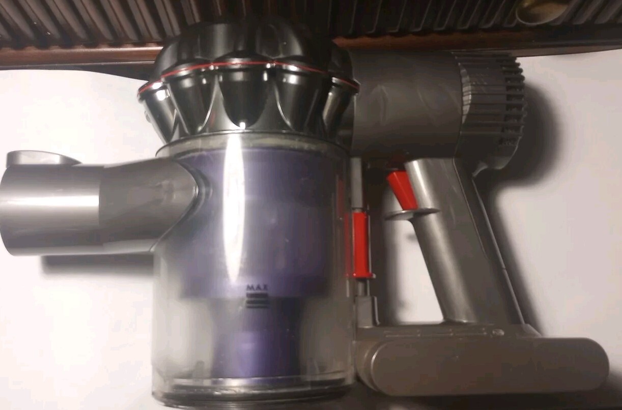 Dyson V6 Animal Cordless Vacuum with Charger & Wall Mount