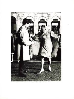 CINEMA FILM PHOTOGRAPHIE LES PARAPLUIES DE CHERBOURG CATHERINE DENEUVE - Photo 1/2
