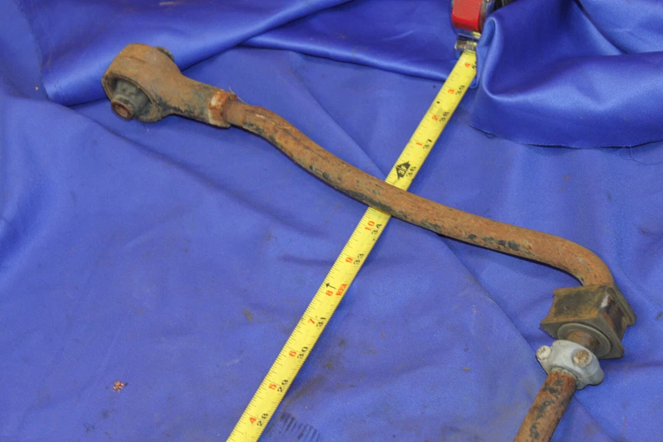 MG MGB 77-80 Original Rear Sway Bar Assembly - Image 3 of 4