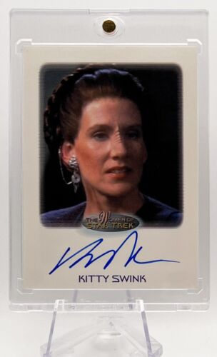 2010 Women of Star Trek: Kitty Swink as Minister Rozahn - Picture 1 of 2
