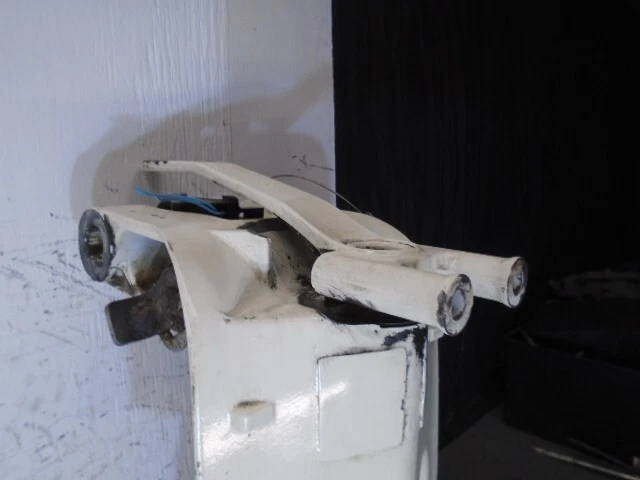 Suzuki 4 Tiempos 200hp Fueraborda SOPORTE GIRATORIO/BRAZO DE DIRECCIÓN 200 CV DF200A Piezas Foto 4 de 4